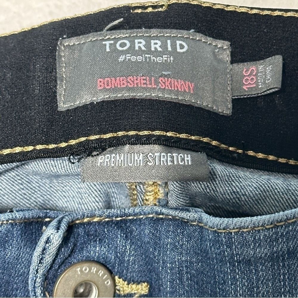 Torrid Womens Bombshell Skinny Jeans Size 18 SHORT Blue Distressed Medium Wash - Picture 9 of 11